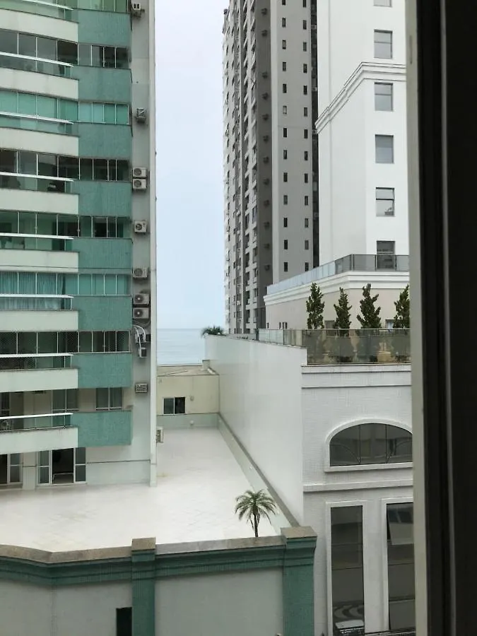Ótimo Apto 2 quartos, Av. Brasil, de frente, quadra mar. Balneário Camboriú Apartamento