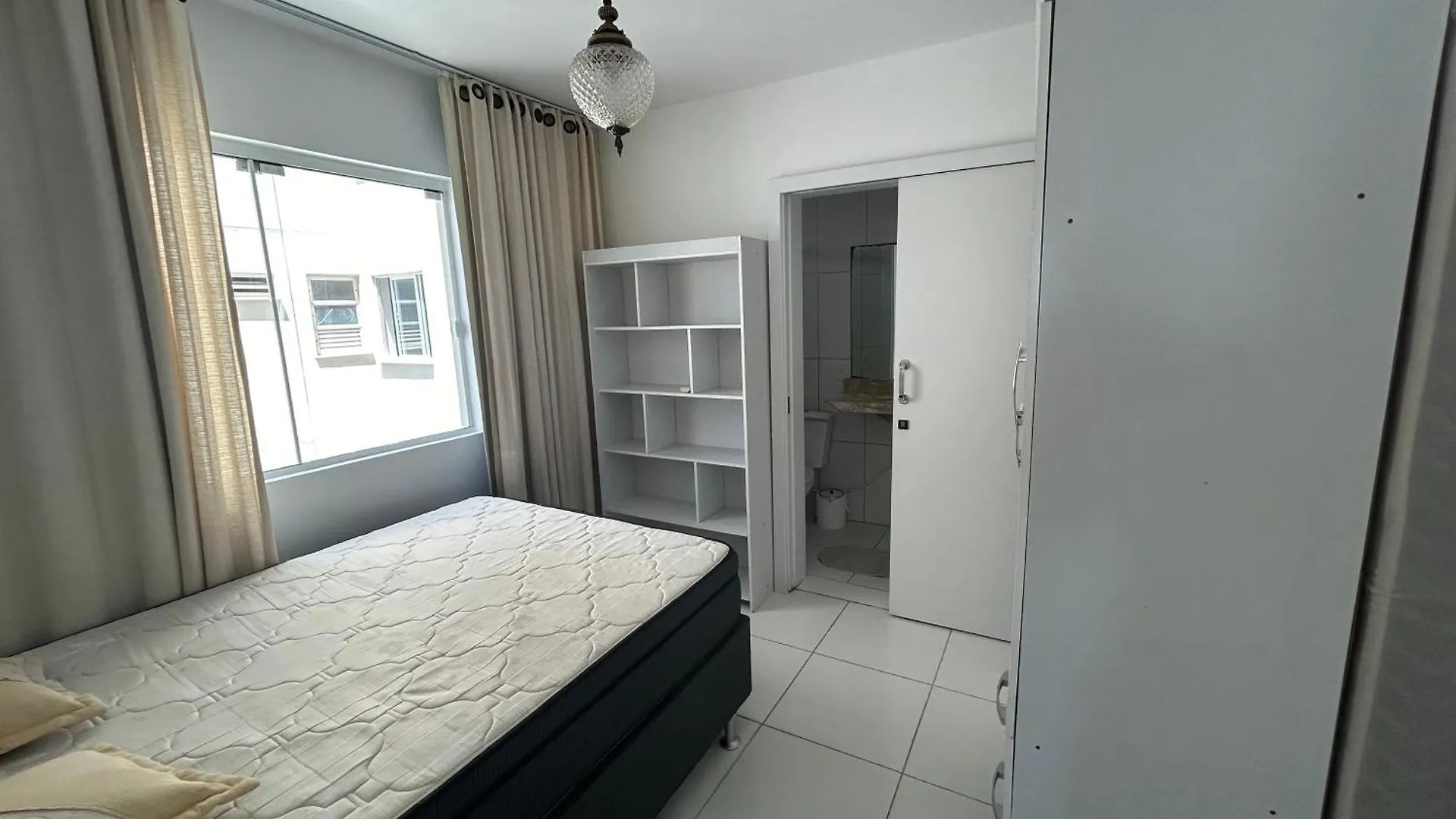 Ótimo Apto 2 quartos, Av. Brasil, de frente, quadra mar. Balneário Camboriú Apartamento