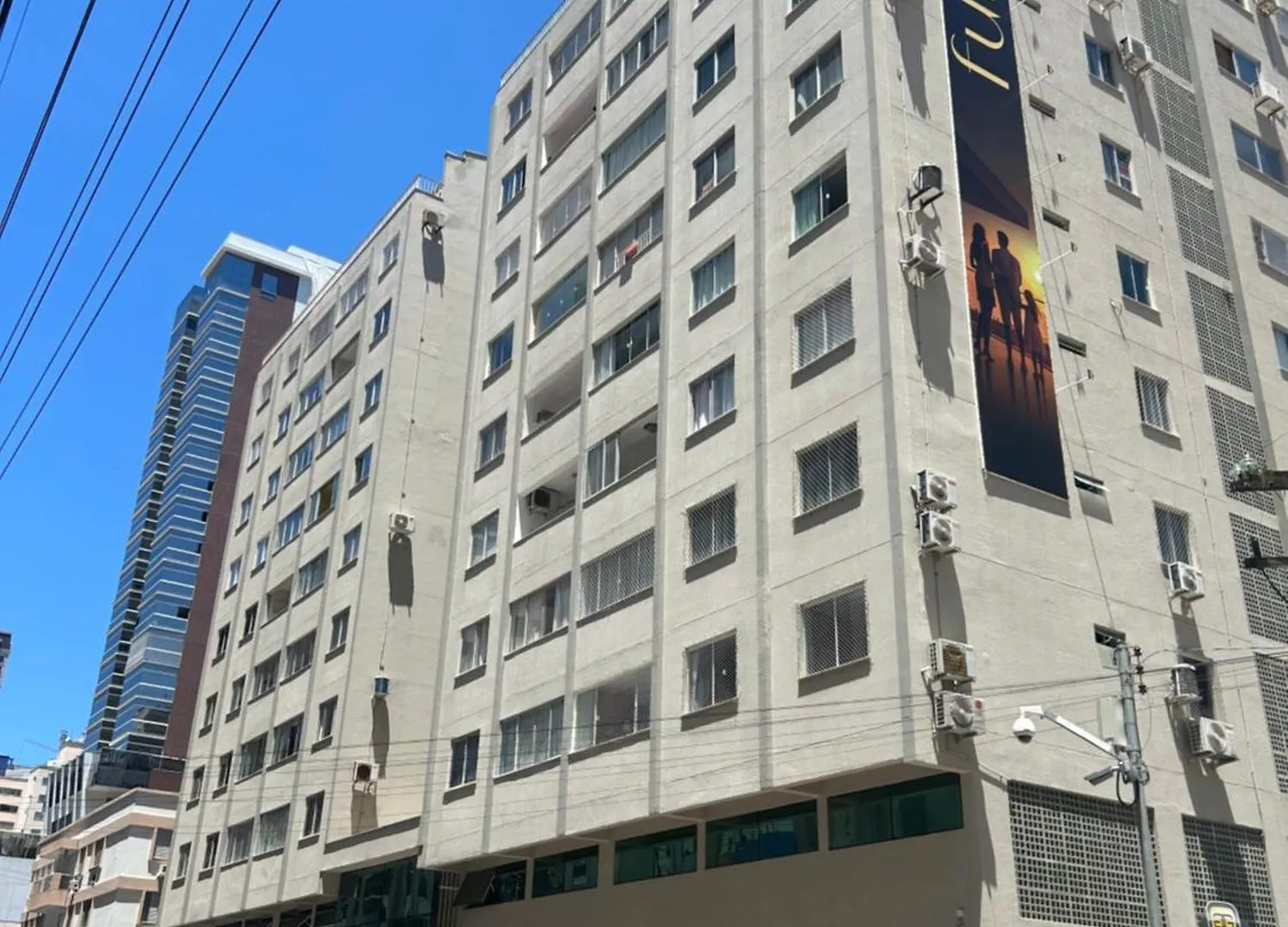 Ótimo Apto 2 quartos, Av. Brasil, de frente, quadra mar. Balneário Camboriú Apartamento